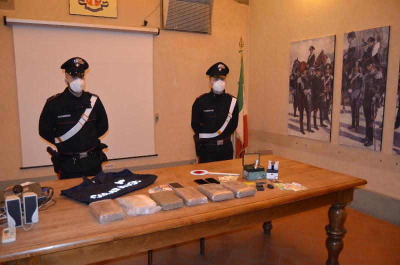 Trovati In Auto Con 7 Kg Di Cocaina Arrestato Trio Di Pusher Gonews It