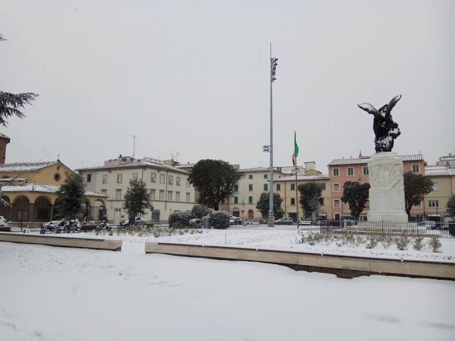 neve_piazza_vittoria_empoli13343423