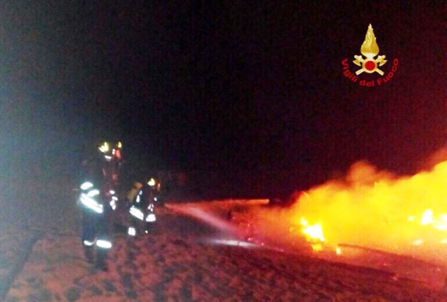 Bar A Fuoco Sulla Spiaggia Libera Di Tirrenia Non Si