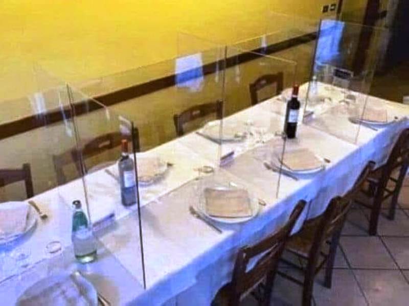 tavolo; ristorante; pareti; plexiglas