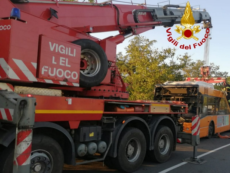 Bus di linea fuori strada a Castelnuovo di Subbiano gonews.it