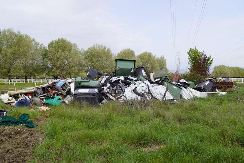 discarica abusiva provincia prato (1)