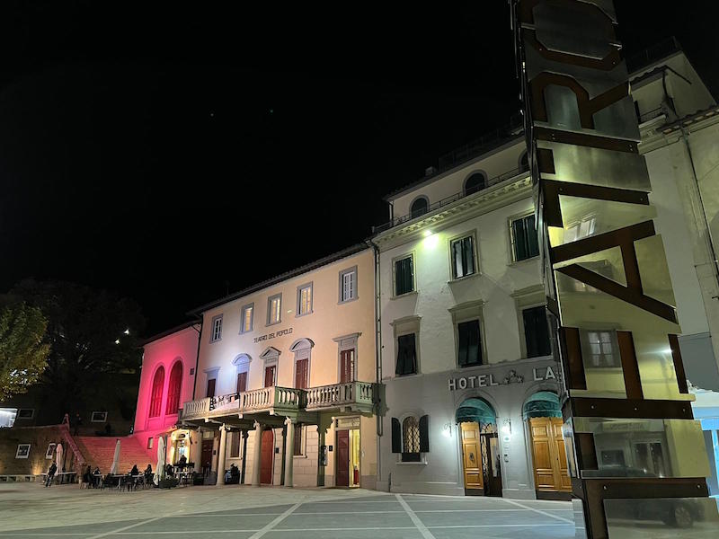 teatro del popolo esterno notte castelfiorentino