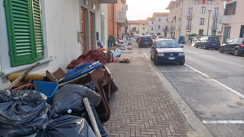 alluvione toscana stabbia cerreto guidi danni pulizia