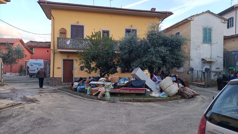 alluvione toscana stabbia cerreto guidi danni pulizia3