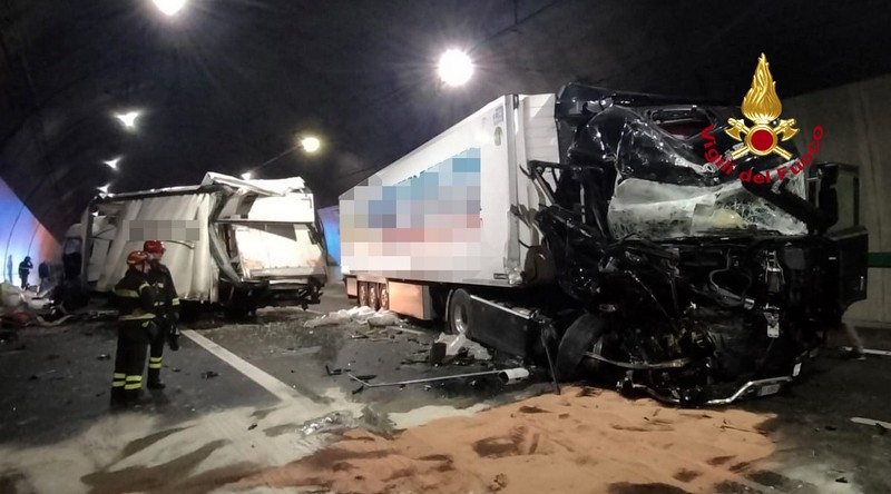 Incidente Sull'A1, Tamponamento Tra Camion In Galleria - Gonews.it