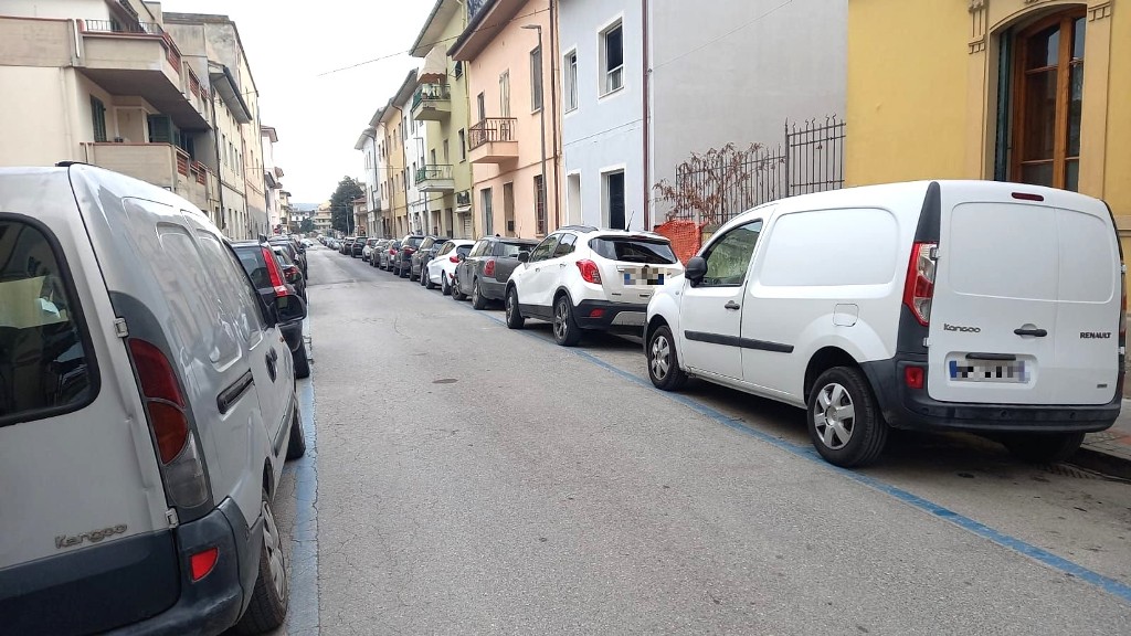 Cantieri a Certaldo parcheggi gratuiti sulle strisce blu per un