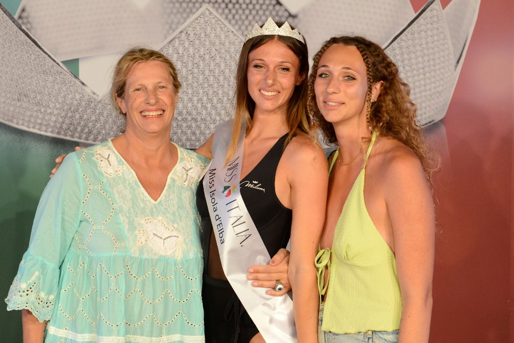 La fascia di Miss Elba resta sull'isola: vince Carolina Soleti
