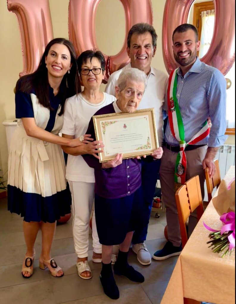 Emilia Macconi: 100 anni e la passione per la lettura