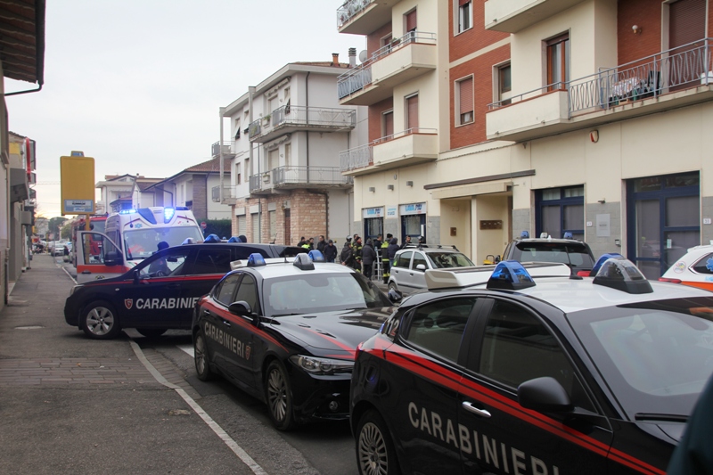 empoli_lavanderia_uomo_barricato01