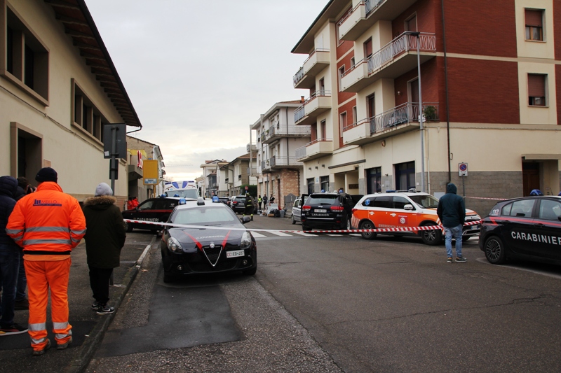 empoli_lavanderia_uomo_barricato16