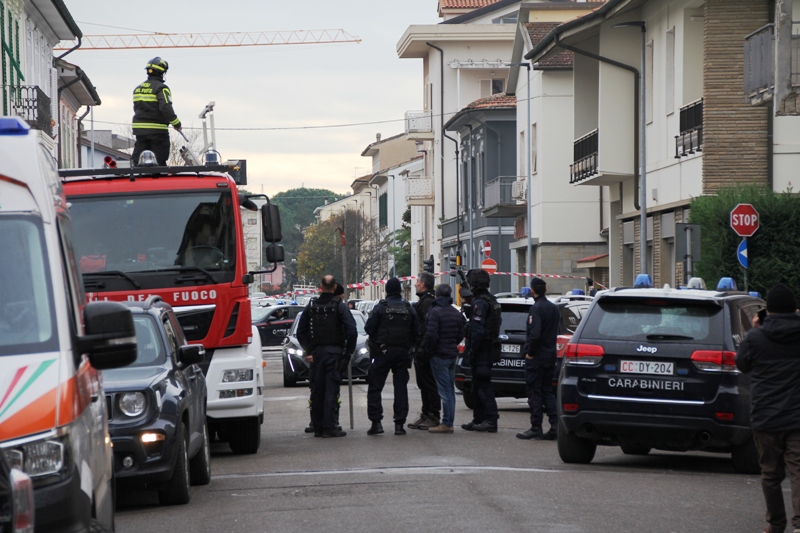 empoli_lavanderia_uomo_barricato18