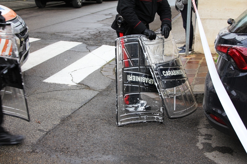 empoli_lavanderia_uomo_barricato26