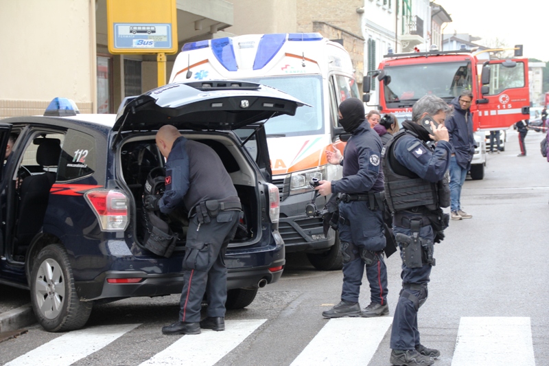 empoli_lavanderia_uomo_barricato28