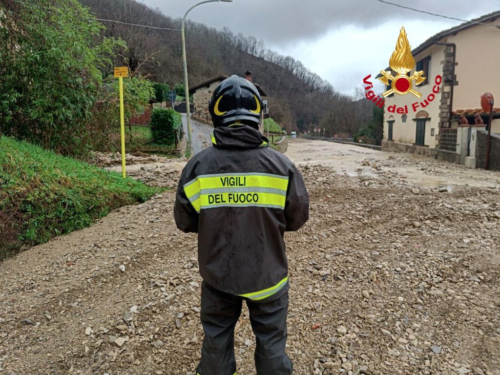 Maltempo Toscana: strade allagate nel Fiorentino, salvata persona da sottopasso. Vento forte su Pisa e Cuoio